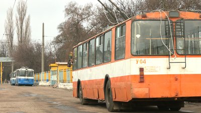 Хотіла навчитися водити: у Черкасах навчають керувати тролейбусами Хотіла навчитися водити: у Черкасах навчають керувати тролейбусами