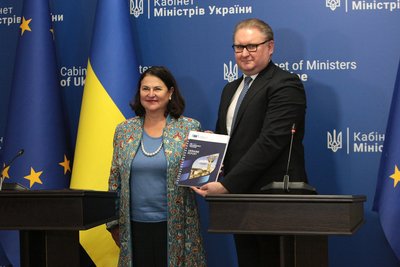Віцепремʼєр із питань європейської та євроатлантичної інтеграції Тарас Качка та посол Європейського Союзу в Україні Катаріна Матернова у Києві, 4 листопада 2025 року Віцепремʼєр із питань європейської та євроатлантичної інтеграції Тарас Качка та посол Європейського Союзу в Україні Катаріна Матернова у Києві, 4 листопада 2025 року