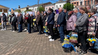 "Він був справжнім патріотом": на Рівненщині попрощалися з 30-річним Іллею Міщуком "Він був справжнім патріотом": на Рівненщині попрощалися з 30-річним Іллею Міщуком