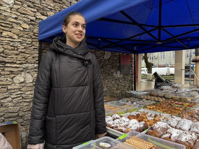 На Волині волонтерки третій рік продають домашню випічку, щоб допомагати ЗСУ На Волині волонтерки третій рік продають домашню випічку, щоб допомагати ЗСУ