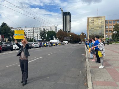 «Маємо за них боротися»: у Черкасах провели акцію на підтримку полонених та зниклих безвісти «Маємо за них боротися»: у Черкасах провели акцію на підтримку полонених та зниклих безвісти