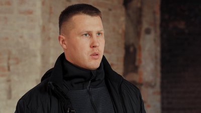 Чернігівський ветеран Олексій Ануля впізнав російського генерала, який допитував його у перші дні полону Чернігівський ветеран Олексій Ануля впізнав російського генерала, який допитував його у перші дні полону
