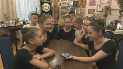Вінницький ансамбль "Барвінок" передав гроші на допомогу армії та травмованим від обстрілів Вінницький ансамбль "Барвінок" передав гроші на допомогу армії та травмованим від обстрілів