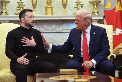 Президент США Дональд Трамп та президент України Володимир Зелений під час зустрічі в Білого дому 28 лютого 2025 року Президент США Дональд Трамп та президент України Володимир Зелений під час зустрічі в Білого дому 28 лютого 2025 року