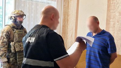 На Чернігівщині членам міжрегіональної групи наркодилерів повідомили про підозри