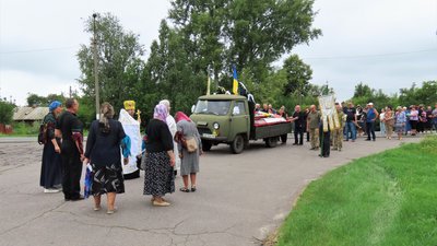 У Ріпкинській громаді на Чернігівщині попрощалися з захисником Володимиром Позняком У Ріпкинській громаді на Чернігівщині попрощалися з захисником Володимиром Позняком