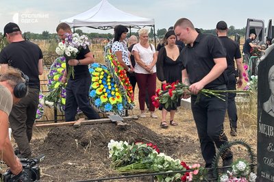 В Одесі поховали урни з прахом родини, яка загинула від ракетної атаки в Ізраїлі