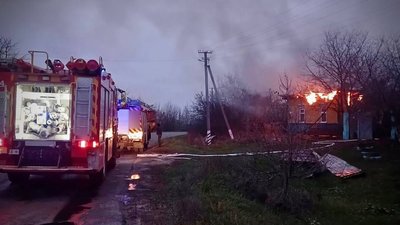 Загорівся нежитловий будинок: росіяни з дрона атакували село на прикордонні Чернігівщини Загорівся нежитловий будинок: росіяни з дрона атакували село на прикордонні Чернігівщини
