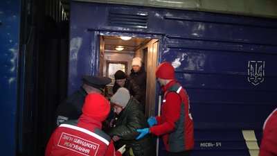 Транзитний пункт у Дніпрі за півтора місяці прийняв 300 евакуйованих з Донеччини