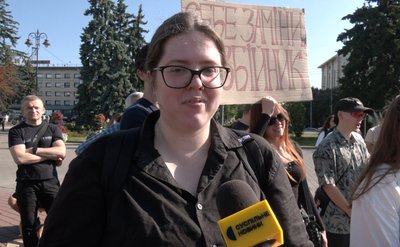 Лучани вийшли на акцію проти відставки Федорова з посади міністра оборони Лучани вийшли на акцію проти відставки Федорова з посади міністра оборони