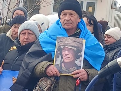 "Символ віри у повернення додому": у Тальному на Черкащині з'явилося "Дерево надії" "Символ віри у повернення додому": у Тальному на Черкащині з'явилося "Дерево надії"