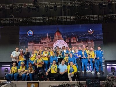 Українських параармреслерів оштрафували в Будапешті після відмови стояти на п’єдесталі під гімн РФ Українських параармреслерів оштрафували в Будапешті після відмови стояти на п’єдесталі під гімн РФ