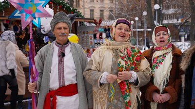 "Важливо підтримувати дух наших людей": у центрі Кропивницького меланкували та щедрували "Важливо підтримувати дух наших людей": у центрі Кропивницького меланкували та щедрували