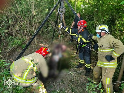 Тіло чоловіка дістали з 30-метрового колодязя на Рівненщині