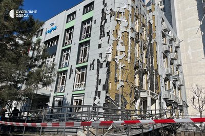 Пошкоджена дитяча лікарня: фото наслідків нічної атаки БпЛА на Одесу Пошкоджена дитяча лікарня: фото наслідків нічної атаки БпЛА на Одесу