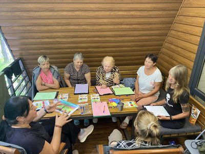 Заняття із малювання для жінок, які чекають своїх рідних Заняття із малювання для жінок, які чекають своїх рідних
