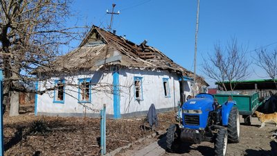 Наслідки російської атаки в одному із сіл Брусилівської громади 25 лютого: що кажуть очевидці Наслідки російської атаки в одному із сіл Брусилівської громади 25 лютого: що кажуть очевидці