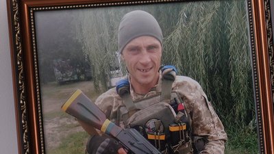 "Пам'ять про всіх має бути однаковою": на Вінниччині просять перейменувати вулицю, названу на честь полеглого бійця "Пам'ять про всіх має бути однаковою": на Вінниччині просять перейменувати вулицю, названу на честь полеглого бійця