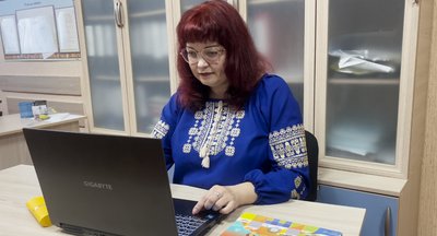 Навчає дітей онлайн і виходить на театральну сцену: історія вчительки з Херсона Євгенії Сичинської Навчає дітей онлайн і виходить на театральну сцену: історія вчительки з Херсона Євгенії Сичинської