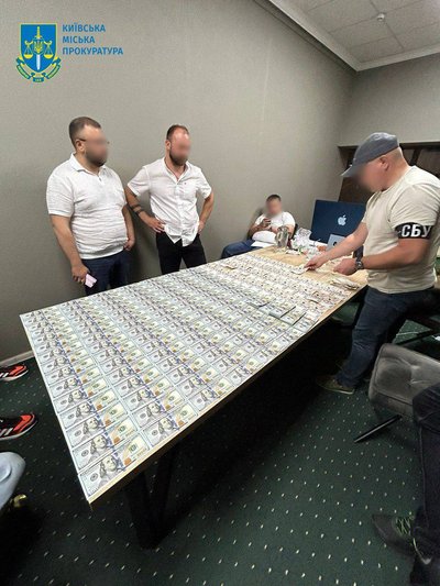 До 50 тисяч доларів за "непридатність до служби": у Києві затримали адвоката До 50 тисяч доларів за "непридатність до служби": у Києві затримали адвоката