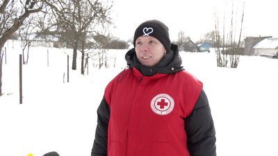 Самотніми людьми у прикордонних віддалених селах Рівненщини опікуються соцробітники Червоного Хреста Самотніми людьми у прикордонних віддалених селах Рівненщини опікуються соцробітники Червоного Хреста