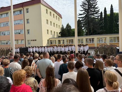 Випускний у Львівському ліцеї імені Героїв Крут Випускний у Львівському ліцеї імені Героїв Крут