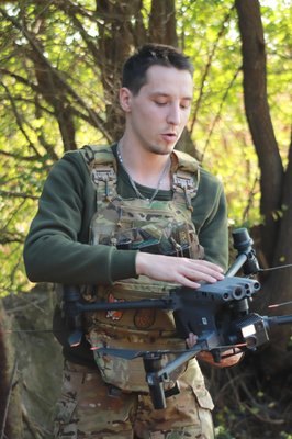 "За "орками" летіли штани підгорілі". Як на Запоріжжі працюють бійці групи ударних FPV-дронів "Кобра" "За "орками" летіли штани підгорілі". Як на Запоріжжі працюють бійці групи ударних FPV-дронів "Кобра"