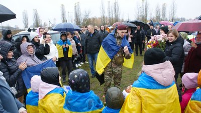 Майже три роки у полоні: в рідному селі на Волині зустріли захисника Віталія Глєбова Майже три роки у полоні: в рідному селі на Волині зустріли захисника Віталія Глєбова
