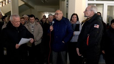 Перенесення виборів ректора Вінницького педуніверситету: викладачі та студенти вийшли на протест Перенесення виборів ректора Вінницького педуніверситету: викладачі та студенти вийшли на протест