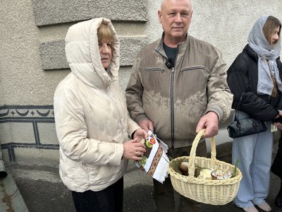 Володимир та Ірина прийшли у церкву, аби помолитись за всіх, хто не має змоги бути з рідними, 11 квітня 2026 року, Хмельницький Володимир та Ірина прийшли у церкву, аби помолитись за всіх, хто не має змоги бути з рідними, 11 квітня 2026 року, Хмельницький
