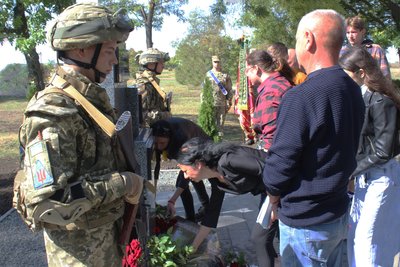 В Одеській зенітній бригаді відкрили меморіал чотирьом загиблим офіцерам В Одеській зенітній бригаді відкрили меморіал чотирьом загиблим офіцерам