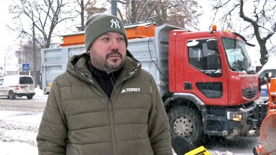 Розчищення доріг у Луцькій громаді: комунальники перейшли на цілодобовий режим роботи Розчищення доріг у Луцькій громаді: комунальники перейшли на цілодобовий режим роботи