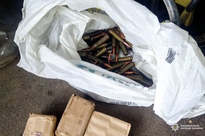 Понад 200 патронів та гранату вилучили поліцейські у двох громадян на Рівненщині — поліція області Понад 200 патронів та гранату вилучили поліцейські у двох громадян на Рівненщині — поліція області