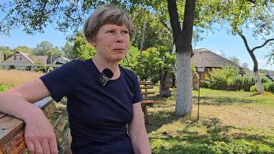 Лежать на дорогах, дахах, у мішках та у саду Довженка: як цьогоріч у Сосницькій громаді вродили яблука Лежать на дорогах, дахах, у мішках та у саду Довженка: як цьогоріч у Сосницькій громаді вродили яблука
