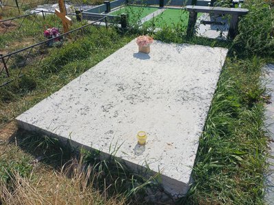 "Поверніть усе, що було на могилі": біля Полтави жінці забетонували могилу без відома її рідних "Поверніть усе, що було на могилі": біля Полтави жінці забетонували могилу без відома її рідних