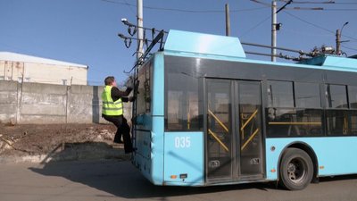 Кохання на маршруті: історія хмельницького подружжя, яке працює водіями тролейбуса Кохання на маршруті: історія хмельницького подружжя, яке працює водіями тролейбуса