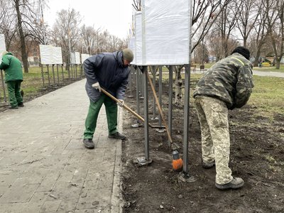 88 портретів загиблих воїнів: на Полтавщині у Решетилівці готують до відкриття Алею Героїв 88 портретів загиблих воїнів: на Полтавщині у Решетилівці готують до відкриття Алею Героїв