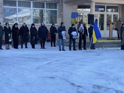 Загинув на Донеччині: на Черкащині попрощалися із загиблим військовим Загинув на Донеччині: на Черкащині попрощалися із загиблим військовим