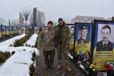 В Олевську вшанували пам'ять загиблих у четверті роковини вторгнення Росії в Україну В Олевську вшанували пам'ять загиблих у четверті роковини вторгнення Росії в Україну