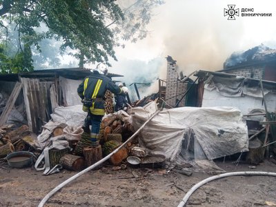 Вінницькі рятувальники загасили 18 пожеж за добу Вінницькі рятувальники загасили 18 пожеж за добу