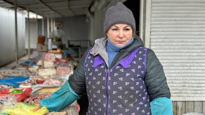 ринок на Даманському продавчиня Людмила Мирноград Донецька область 11 січня 2025 року ринок на Даманському продавчиня Людмила Мирноград Донецька область 11 січня 2025 року