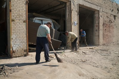 Російський КАБ пошкодив близько 20 автівок у Сумах