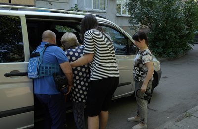 «Ми вже другий раз виїжджаємо»: як з прифронтового Шахтарського на Дніпропетровщині евакуюють родини з дітьми «Ми вже другий раз виїжджаємо»: як з прифронтового Шахтарського на Дніпропетровщині евакуюють родини з дітьми