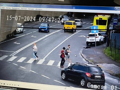 Скріншот з відео камер спостереження Скріншот з відео камер спостереження