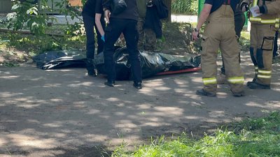Атака РФ по Дніпру: девʼять людей загинули, понад 30 — поранені Атака РФ по Дніпру: девʼять людей загинули, понад 30 — поранені