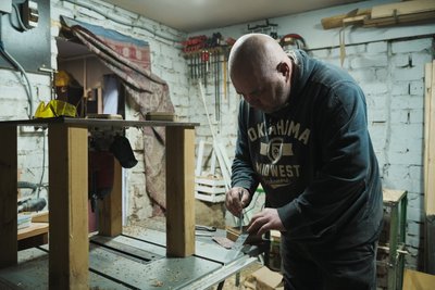 Столяр з Дергачів Олександр Хуснуллін Столяр з Дергачів Олександр Хуснуллін