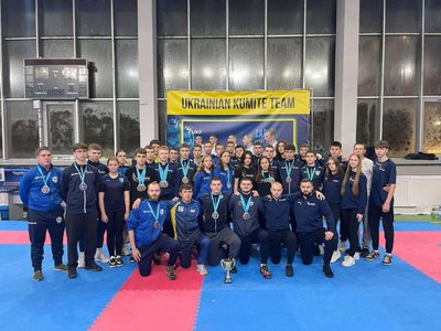 Сум'яни вибороли медалі чемпіонату України з карате Сум'яни вибороли медалі чемпіонату України з карате