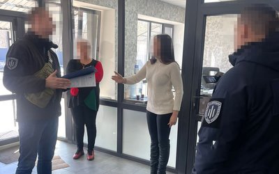Посадовці Житомирської митниці за винагороду незаконно оформляли "нульове розмитнення" – ДБР Посадовці Житомирської митниці за винагороду незаконно оформляли "нульове розмитнення" – ДБР