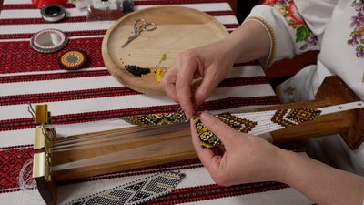 Відчувають захист завдяки прикрасам. Як на Буковині майстрині виготовляють старовинні ґердани та силянки | Жива спадщина