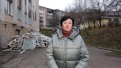 Замінюють вікна, вибиті під час влучання шахеда, Тернопіль, грудень 2024 Замінюють вікна, вибиті під час влучання шахеда, Тернопіль, грудень 2024